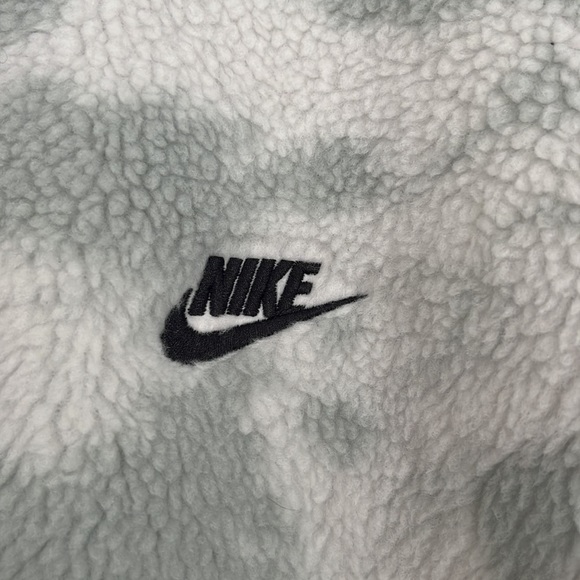 Reversible Sherpa Nike Club Jacket and Green Windbreaker/Raincoat - Picture 9 of 15